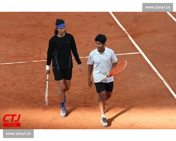 网球锦标赛精彩瞬间回顾与顶尖选手竞技风采展示 - 副本